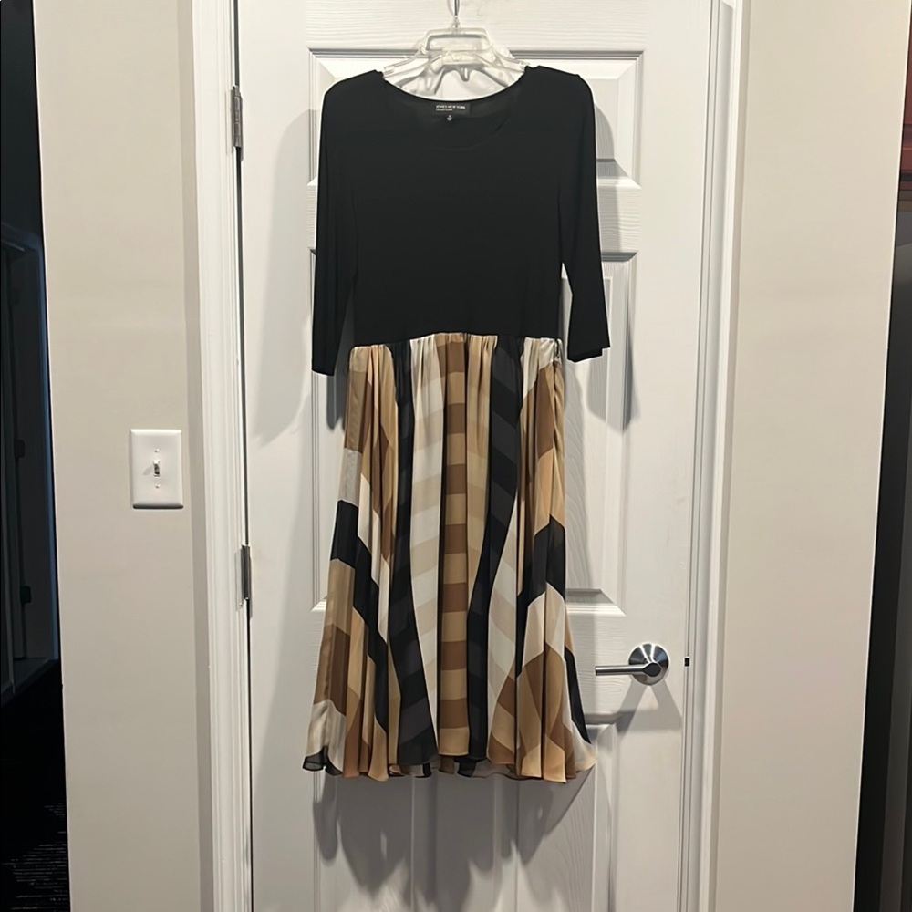 Jones New York Black and Tan Fit and Flare Midi Dress
